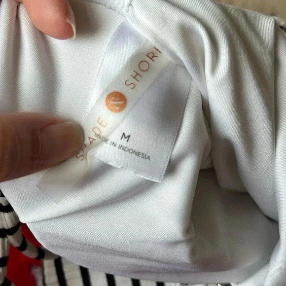 Shade and shore size medium swimsuit - Picture 4 of 4